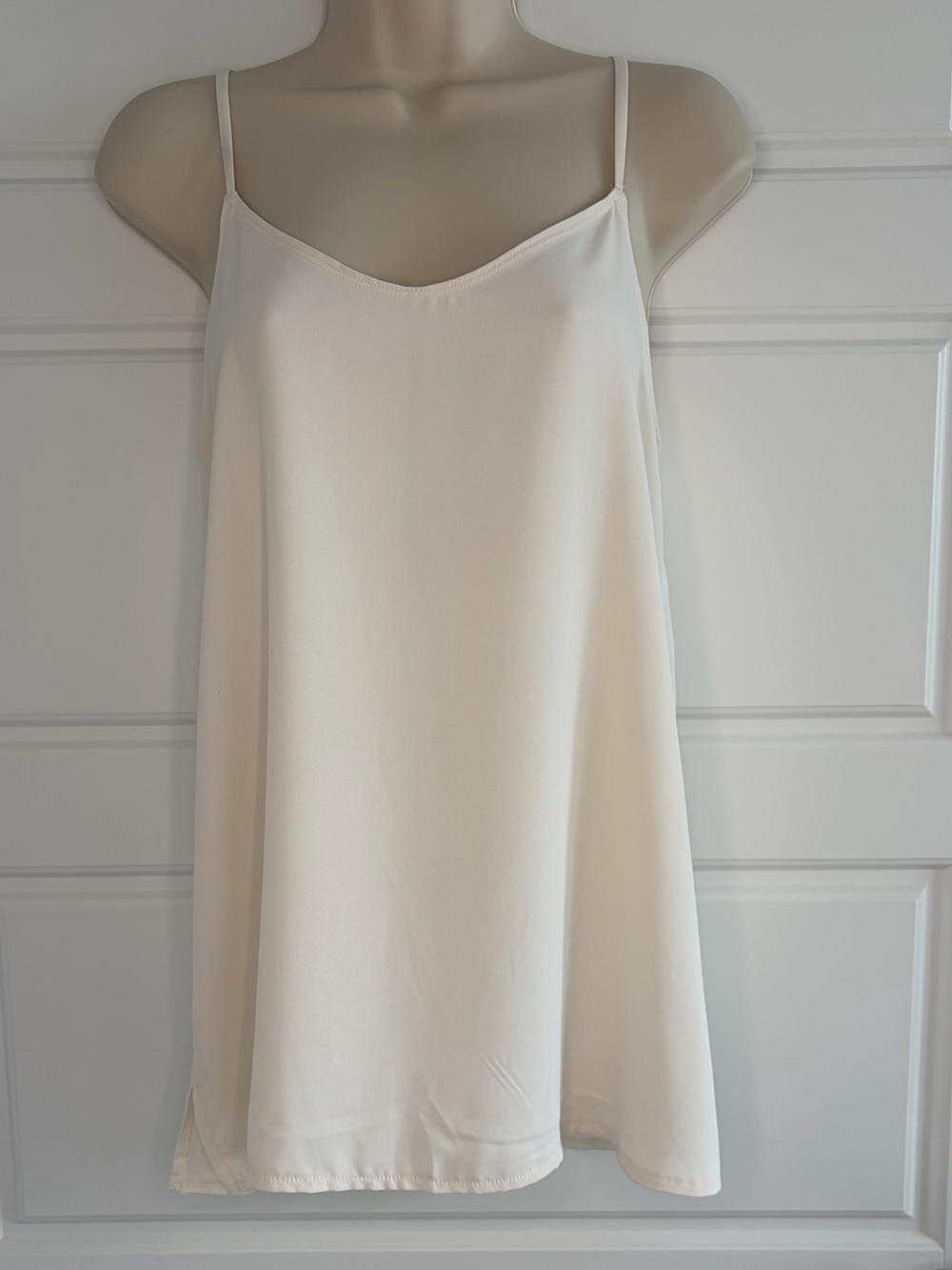 LOFT Cream Camisole Spaghetti Straps Minimalist Layering Size Small